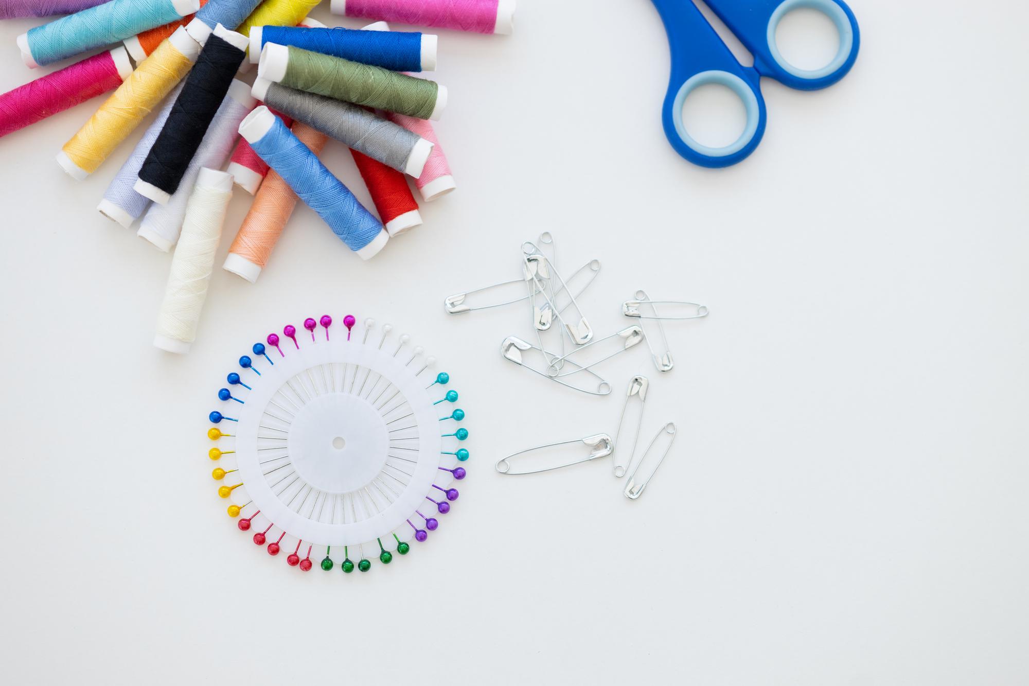 Set di materiali per ricamo organizzati
